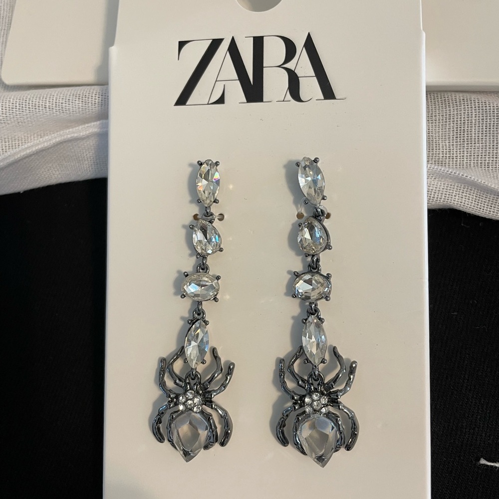 Spider earrings. NEW with tag